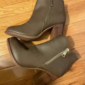 Women’s ’s heel Booties with side zipper army green